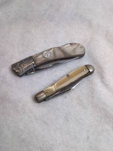lot 3518 image: 2 Folding Pocket Knives with Stainless Steel Blades and Ornamental Guards
