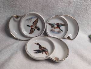 lot 4002 image: Chase Japan Porcelain Bird Dishes - Set of 3