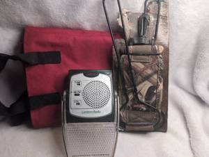 lot 4505 image: Lantern Radio AMFM Portable Radio with Carrying Case