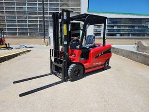 lot 16022 image: Starvox Electric Forklift 4,400 lb Capacity  CPD-20