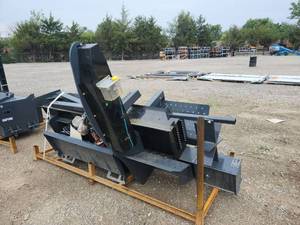 lot 7156 image: Captok Skid Steer Feeding Log Splitter  CK-FLS72
