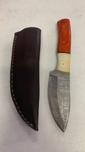 lot 12 image: Handcrafted Damascus Steel Blade Full Tang Knife Red Wood and bone Handle with Sheath approx 8.5 inches