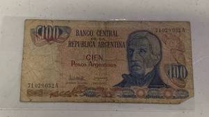 lot 37 image: Banco Central de la Republica Argentina 100 Pesos Argentinos World Currency - Bank Note RC50