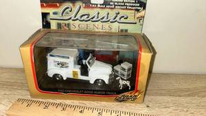 lot 3 image: Classic Scenes 1953 Chevrolet Good Humor Truck 143 Scale Diecast Collectible