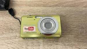 lot 12 image: Casio Exilim EX-Z12 8.0 Megapixel Digital Camera Green