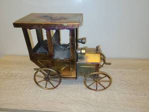 lot 20 image: Metal Decorative Carriage Figurine with Wheels and Canopy