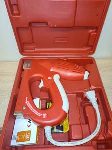 lot 21 image: Arrow T50 Brad Nailer Kit with Case and Accessories