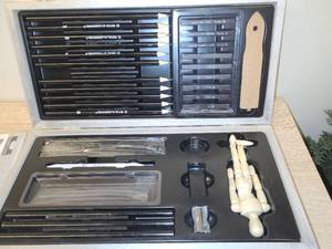 lot 26 image: Royal Brush Set Art Supplies with Case