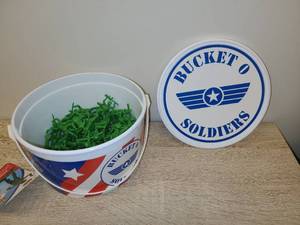 lot 33 image: Bucket Soldiers Bucket Bowl and Lid Set with Green Plastic Soldiers