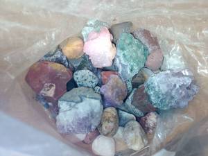 lot 86 image: Mixed Mineral and Crystal Specimen Lot