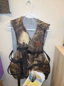 lot 93 image: Master Fishing Life Vest with Straps