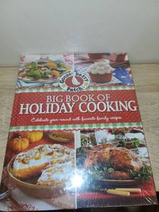 lot 139 image: Gooseberry Patch Big Book of Holiday Cooking Cookbook