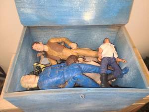 lot 140 image: Lot of 5 Action Figures in Blue Storage Box