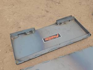 lot 6334 image: PABREAK UAP28 Skid Steer Quick Attach Plate
