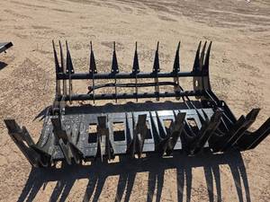 lot 6432 image: Skid Steer Curved Log Grabber CLG72 72 inch Working Width 15KN