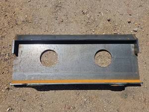 lot 6463 image: Mini Skid Steer Universal Mounting Plate Dingo