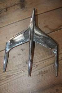 lot 1681 image: Vintage Mercury Hood Ornament