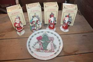 lot 1685 image: Vintage International Santa Claus Figurines & More