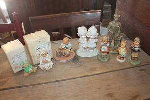 lot 1692 image: Vintage Cherished Teddies Figurines and More