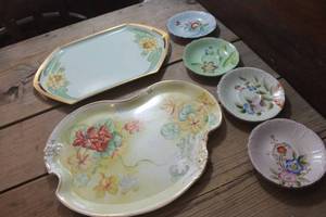 lot 1697 image: Vintage Serving Plates and More