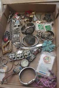 lot 1699 image: Vintage Jewelry
