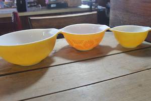 Vtg. Pyrex Cinderella Mixing Bowls
