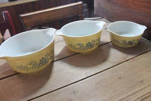 lot 1707 image: Vtg. Pyrex Homestead Casserole Dishes