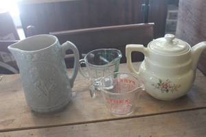 lot 1715 image: Vtg. Crock Pitcher, Pyrex Glass Measuring Cup & More