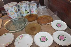 lot 1736 image: Vtg. Metal Canisters and More
