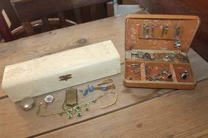 lot 1740 image: Vtg. Cuff Links, Tie Clips and More