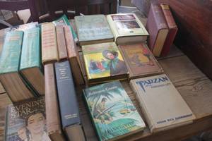 lot 1747 image: Vintage Books