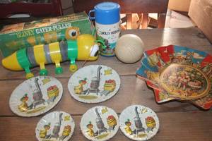 lot 1769 image: IOB Slinky Cater-Puller, Holly Hobbie Thermos & More
