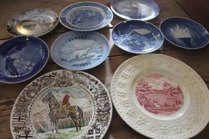 lot 1770 image: Vintage Dcor Plates