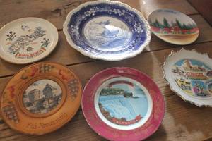 lot 1771 image: Vintage Dcor Plates