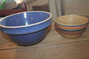 lot 1774 image: Vintage Crock Bowls