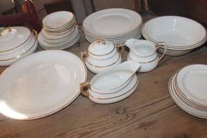 lot 1776 image: Vtg. Edwin M. Knowles Dish Set