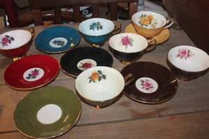 lot 1792 image: Vintage Tea Cups and Saucers