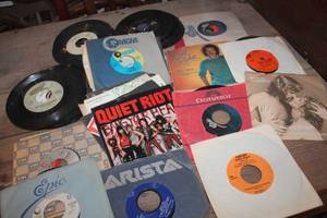 lot 1795 image: Lot of Vintage 45 Records