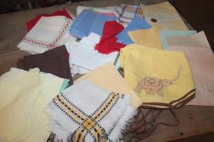 lot 1801 image: Lot of Vintage Cloth Napkins, Hand Towels & More