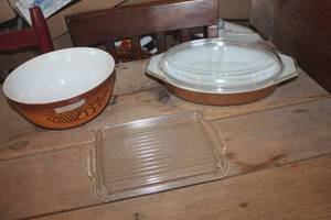 lot 1805 image: Vtg. Pyrex Early American Divided Dish & More