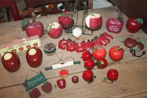 lot 1808 image: Apple Dcor Collection