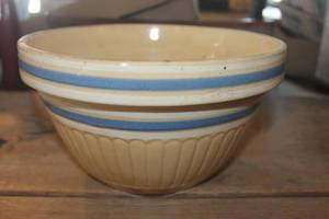 lot 1812 image: Antique #6 Crcok Bowl wblue bands no chipscracks