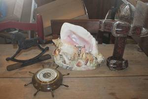 lot 1822 image: Vintage Home Dcor