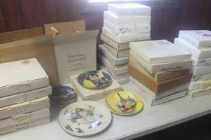 lot 1831 image: LARGE IOB Vtg. Dcor Plates Disney, Norman Rockwell & More