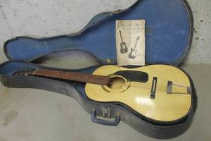 lot 1869 image: Vintage Guitar with Carrying Case some damage