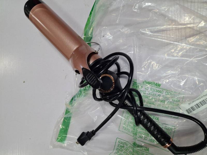 lot 21301 image: Weeyum Large Barrel Curling Iron