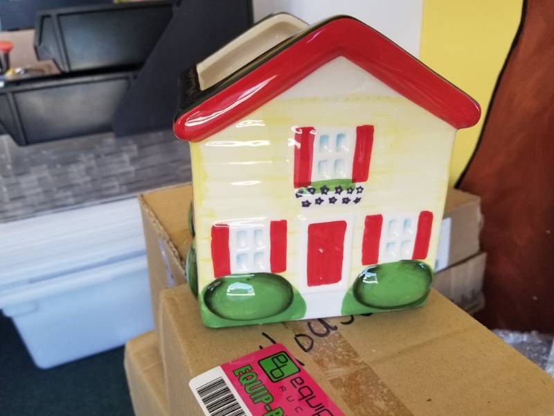 lot 7792 image: 6 Ceramic House Holders