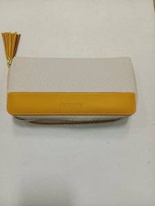 lot 17323 image: Pomelo Best Wallet With Tassel