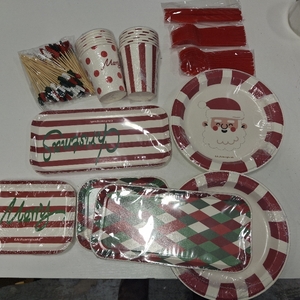 lot 18947 image: HOLIDAY CHRISTMAS PLATES CUPS AND FORK SPOON AND KNIFE SET