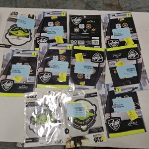 lot 19165 image: LOT OF CAR DECALS